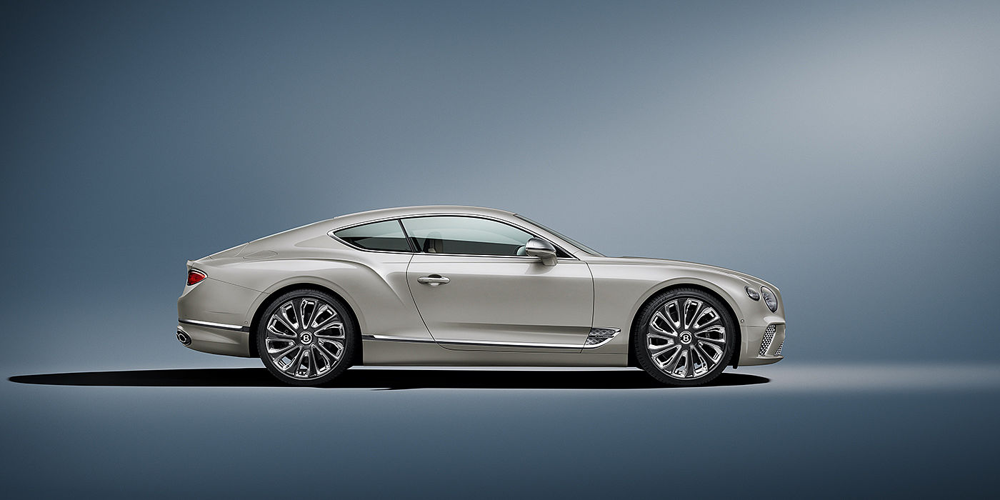 Bentley Cairo Bentley Continental GT Mulliner coupe in White Sand paint front 34